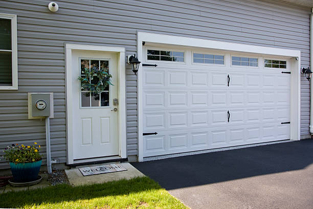 24/7 Emergency Garage Door Panel Replacement experts in Harbor Isle, NY